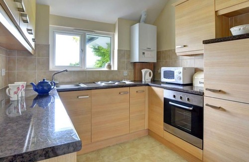 St Merryn Apartment | Lovely apartment for 4 people with WIFI, TV, pets allowed, panoramic view and parking