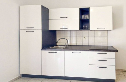 Jurandvor Apartment | Lovely apartment for 4 guests with WIFI, A/C, TV, patio, pets allowed and parking