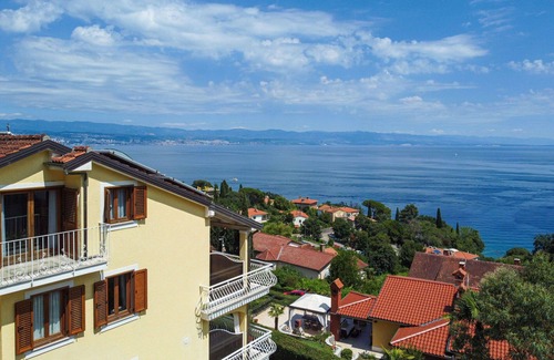 Tulisevica Apartment | Lovely apartment for 4 people with WIFI, A/C, TV, terrace and parking
