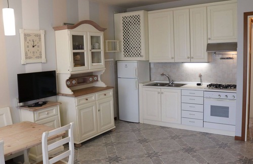 Calmasino Apartment | Lovely apartment for 4 people with A/C, WIFI, pool, TV, terrace and parking