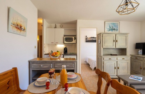 Pontaillac Apartment | Lovely apartment for 4 people with WIFI, TV, balcony and pets allowed