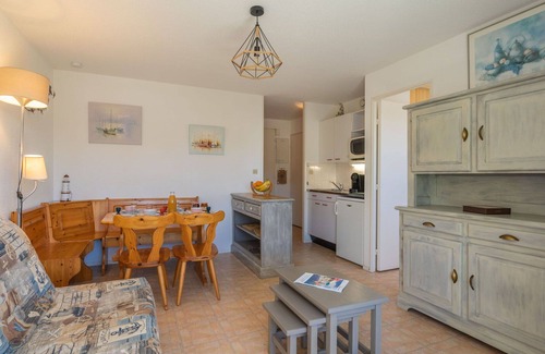 Pontaillac Apartment | Lovely apartment for 4 people with WIFI, TV, balcony and pets allowed