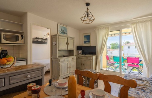 Pontaillac Apartment | Lovely apartment for 4 people with WIFI, TV, balcony and pets allowed