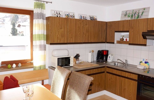 Wenns Apartment | Lovely apartment for 5 guests with WIFI, TV, balcony and parking