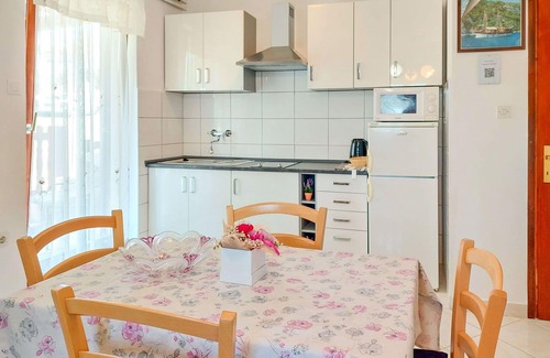 Cancini Apartment | Lovely apartment for 5 guests with A/C, WIFI, TV, terrace and parking