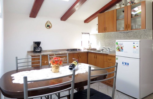 Martina Apartment | Lovely apartment for 5 people with private pool, WIFI, A/C, TV, terrace and parking