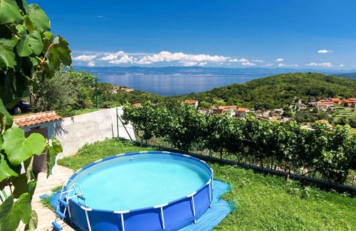 Martina Apartment | Lovely apartment for 5 people with private pool, WIFI, A/C, TV, terrace and parking