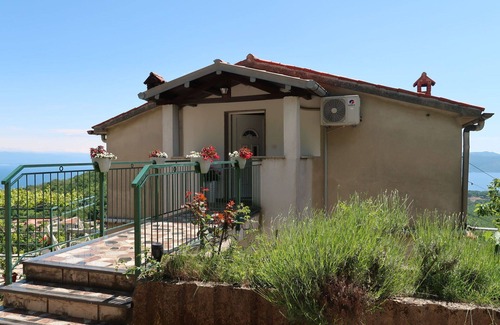 Martina Apartment | Lovely apartment for 5 people with private pool, WIFI, A/C, TV, terrace and parking