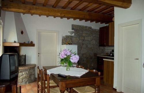 Pian di Sco Apartment | Lovely apartment for 5 guests with WIFI, pool and TV