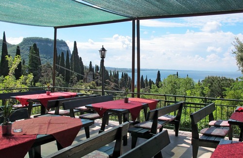 Corno Apartment | Lovely apartment for 5 people with WIFI, pool, TV, terrace and parking