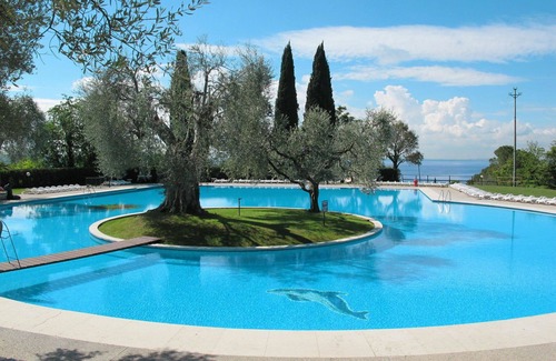 Corno Apartment | Lovely apartment for 5 people with WIFI, pool, TV, terrace and parking