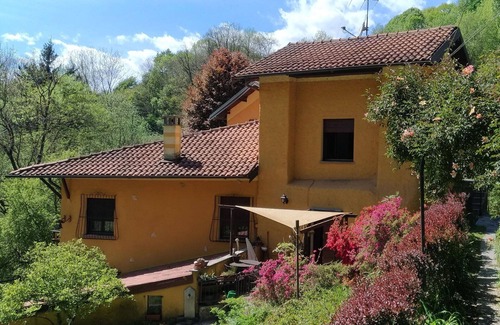 Oleggio Castello Apartment | Lovely apartment for 6 guests with WIFI, TV, terrace and pets allowed