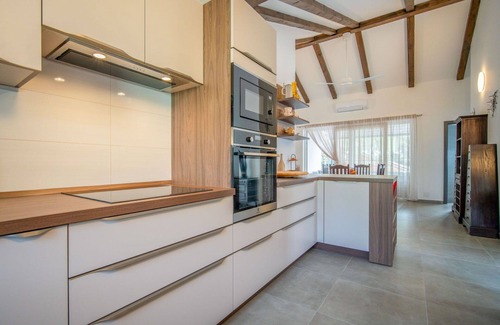 Artatore Apartment | Lovely apartment for 6 people with WIFI, hot tub, A/C, TV, terrace and parking