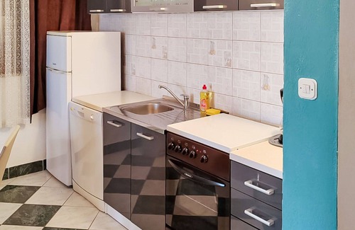 Ribarica Apartment | Lovely apartment for 6 guests with A/C, WIFI, TV, terrace and parking