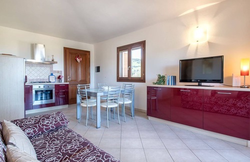 Schifoni Apartment | Lovely apartment for 6 guests with WIFI, A/C, TV, patio, pets allowed and parking