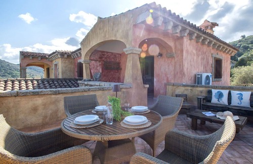 Schifoni Apartment | Lovely apartment for 6 guests with WIFI, A/C, TV, patio, pets allowed and parking