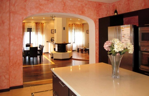 Casoli Apartment | Lovely apartment for 6 guests with WIFI, pool, hot tub, TV, patio and parking