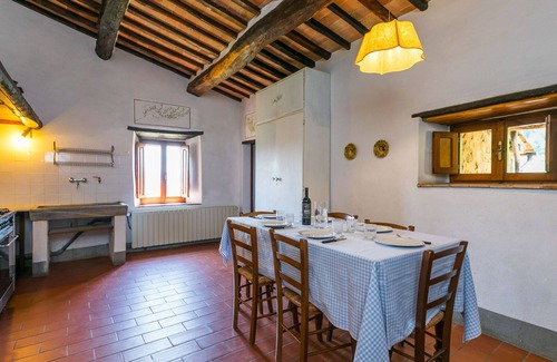 Pescia Apartment | Lovely apartment for 6 people with pool, WIFI, TV, patio, pets allowed and parking