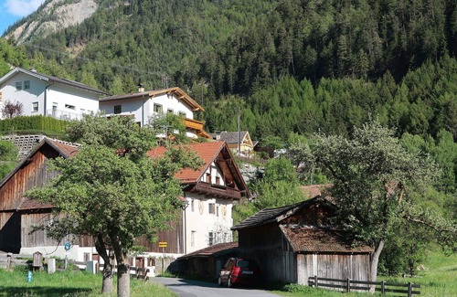 Prutz Apartment | Lovely apartment for 6 people with WIFI, TV, patio, pets allowed and parking