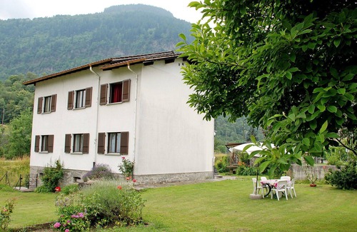 Chironico Apartment | Lovely apartment for 4 guests with WIFI, TV, balcony, panoramic view and parking