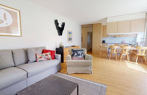 Valbella Apartment | Lovely apartment for 4 guests with TV, balcony and pets allowed