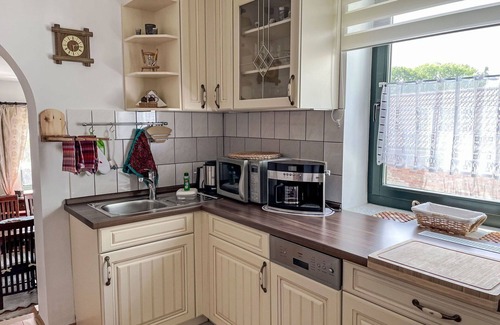 Gingst Apartment | Lovely apartment for 2 guests with WIFI, TV, patio and parking