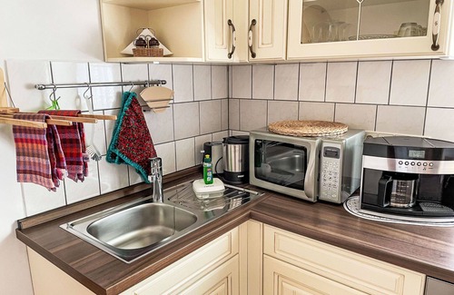 Gingst Apartment | Lovely apartment for 2 guests with WIFI, TV, patio and parking