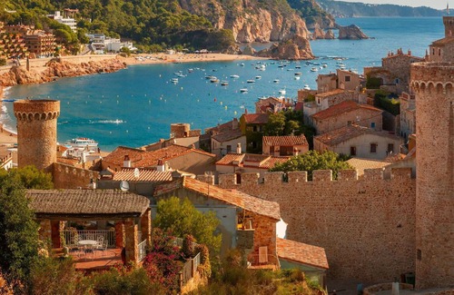 Tossa de Mar Apartment | Lovely apartment for 4 people with WIFI, TV, terrace and parking
