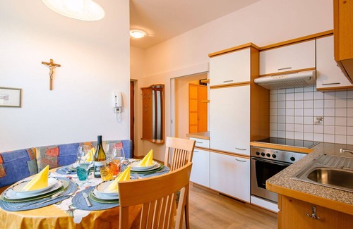 Andriano Apartment | Lovely apartment for 5 people with WIFI, pool, TV and patio