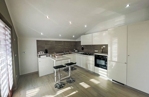 Paglieta Apartment | Lovely apartment for 6 guests with WIFI, A/C, TV, terrace, pets allowed, panoramic view and park.