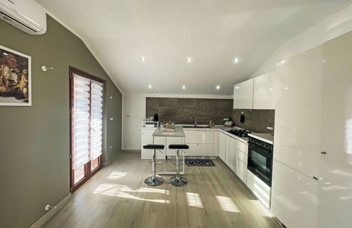 Paglieta Apartment | Lovely apartment for 6 guests with WIFI, A/C, TV, terrace, pets allowed, panoramic view and park.