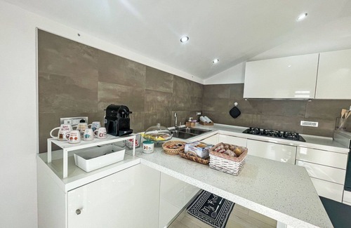 Paglieta Apartment | Lovely apartment for 6 guests with WIFI, A/C, TV, terrace, pets allowed, panoramic view and park.