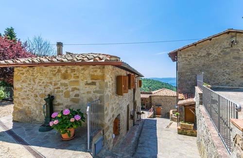 Bivio Pozzo Apartment | Lovely apartment for 6 guests with pool, WIFI, TV, patio, panoramic view and parking