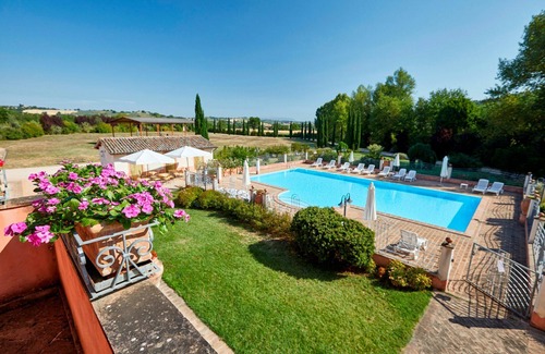 San Brizio Apartment | Lovely apartment for 4 guests with pool, WIFI, TV, pets allowed and parking, close to Spoleto