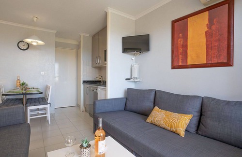 Cap Esterel Apartment | Lovely apartment for 4 people with A/C, WIFI, pool, TV, terrace and parking