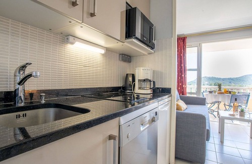 Cap Esterel Apartment | Lovely apartment for 4 people with A/C, WIFI, pool, TV, terrace and parking
