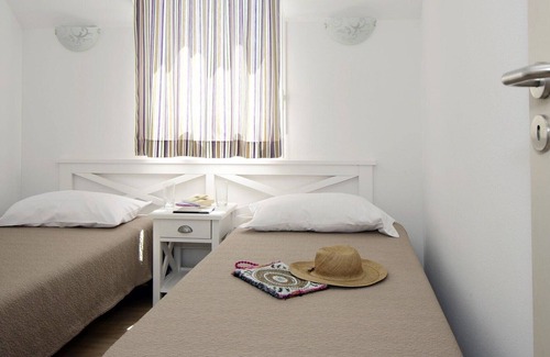 Sarlat-la-Caneda House | Lovely apartment in villa for 6 guests with WIFI, pool, TV, terrace, pets allowed and parking