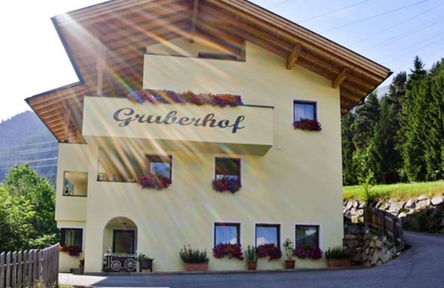 Sankt Anton am Arlberg Villa | Lovely apartment in villa for 3 guests with WIFI, TV, balcony, pets allowed and panoramic view