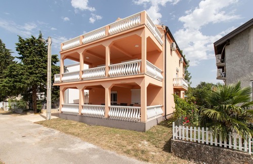 Gornji Karin Apartment | Lovely apartment in Gornji Karin