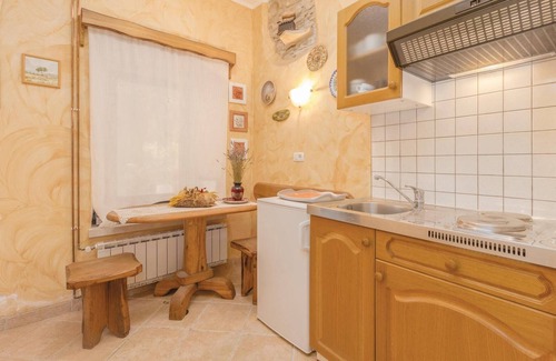 Kastel Apartment | Lovely apartment in Buje with WiFi