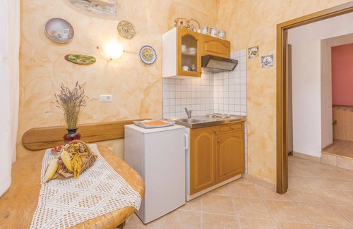 Kastel Apartment | Lovely apartment in Buje with WiFi