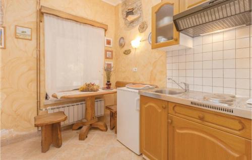Kastel Apartment | Lovely Apartment In Buje With Wifi