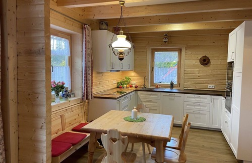 Oberkreuzberg House | Lovely apartment in villa for 6 guests with WIFI, hot tub, pool, TV, patio and parking