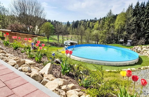 Oberkreuzberg House | Lovely apartment in villa for 6 guests with WIFI, hot tub, pool, TV, patio and parking