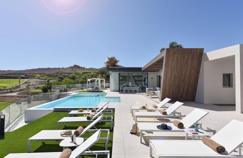 Salobre Villa | Lovely apartment in villa with WIFI, A/C, private pool, TV, terrace, pets allowed and parking