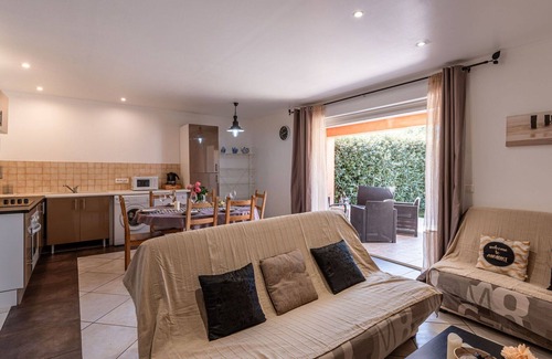 Prunelli-di-Fiumorbo Villa | Lovely apartment in villa for 7 people with WIFI, pool, A/C, TV, terrace and parking