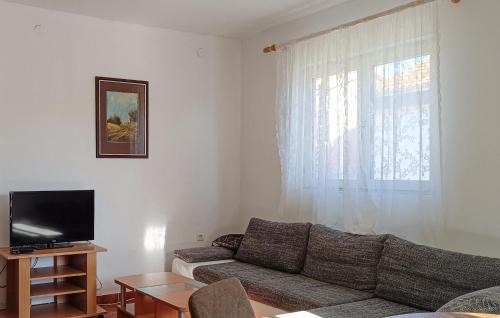 Gornji Karin Apartment | Lovely Apartment In Gornji Karin