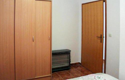 Gornji Karin Apartment | Lovely Apartment In Gornji Karin