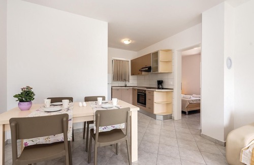 Grebastica Apartment | Lovely apartment in Grebastica