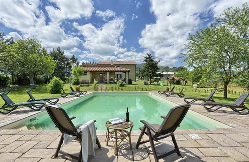 Pomarance Villa | Lovely apartment in villa for 5 guests with WIFI, pool, TV, terrace, panoramic view and parking